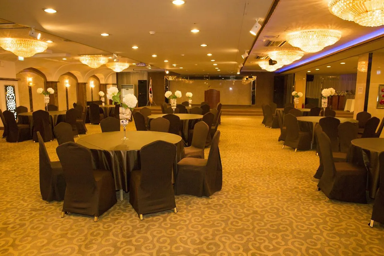 Diamond Tourist Hotel location